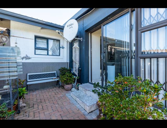 3 BEDROOM HOUSE FOR SALE IN ISLAND VIEW